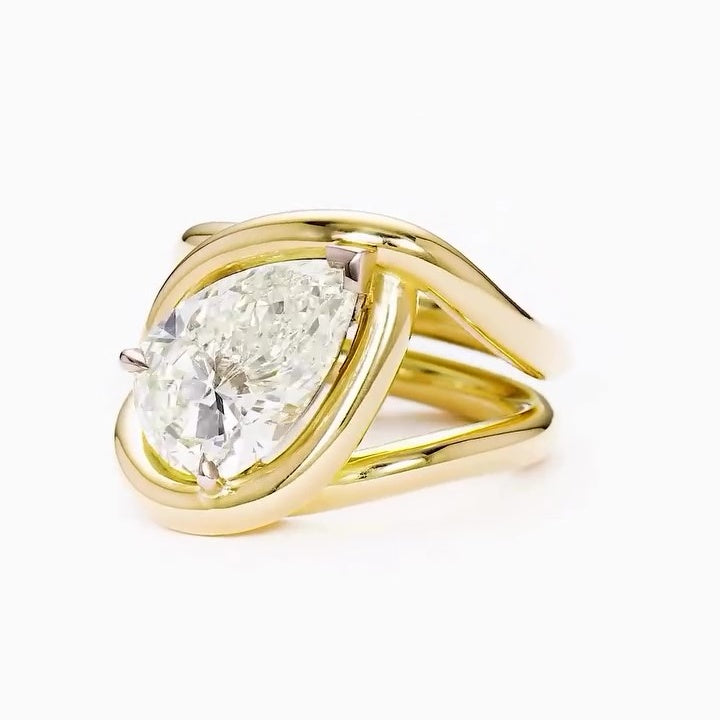 Jorrio gold 5ct twisted pear cut sterling silver ring